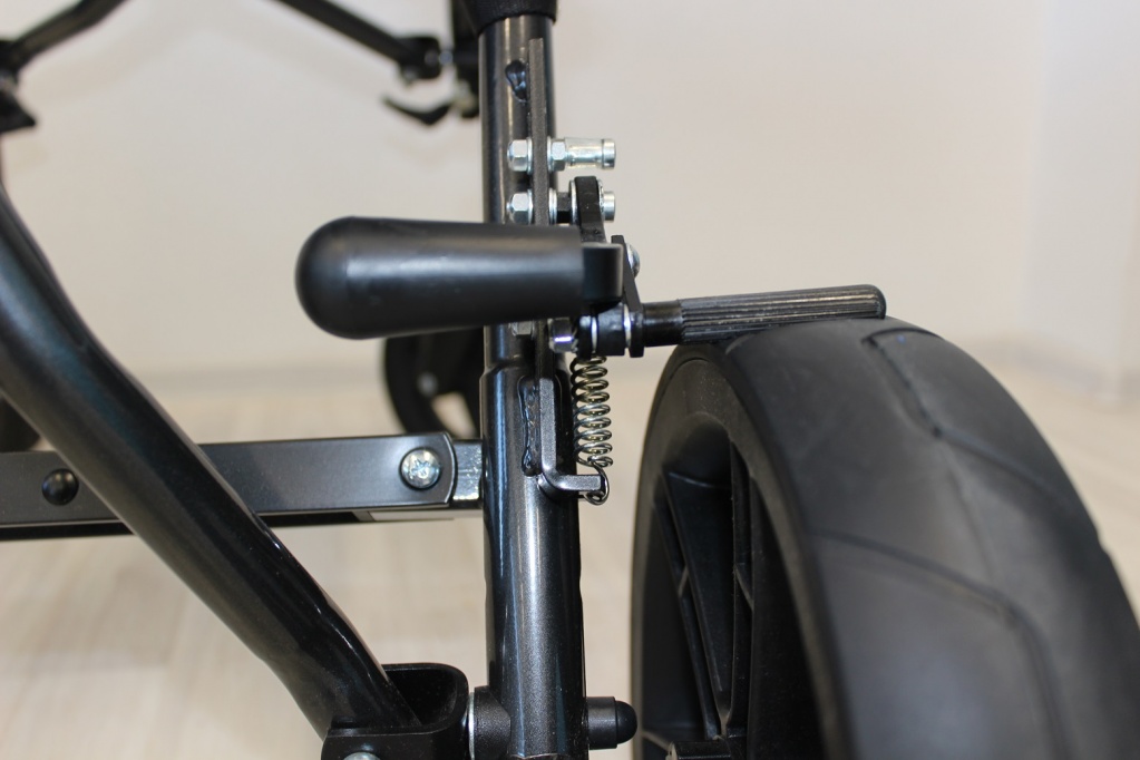 Коляска Corzino, тормоз в действии