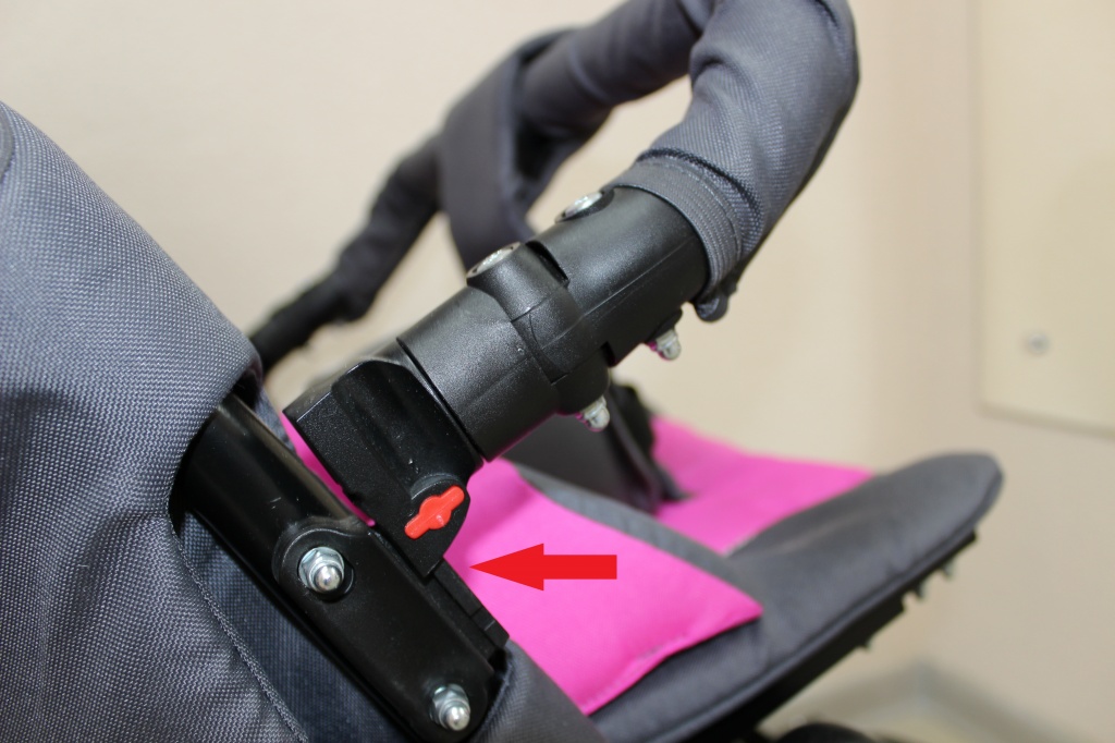 коляска оптимус_как снять передний ограничитель.JPG