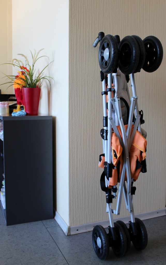 коляска пегас для детей с дцп_в сложенном виде.JPG